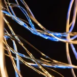 a wire split in two and a flow of electrons is visible inside it